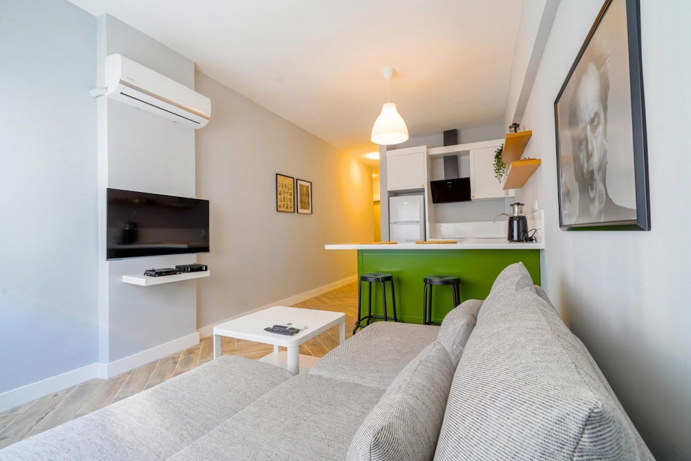 Central Flat Near Beach in Muratpasa Antalya