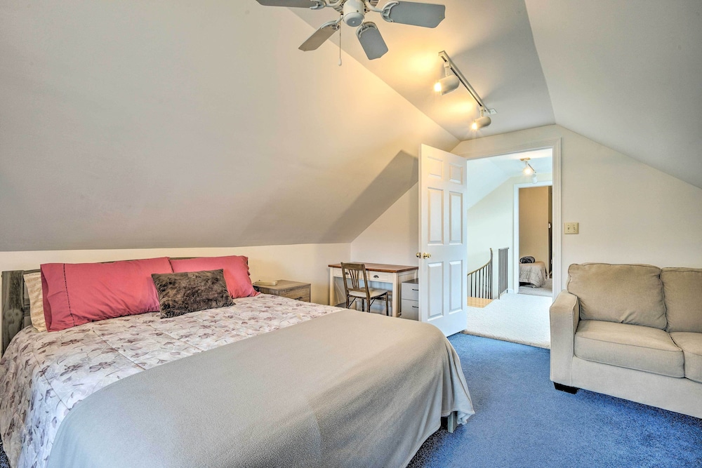 13-acre Manchester Retreat: 13 Miles to Bromley! view 3