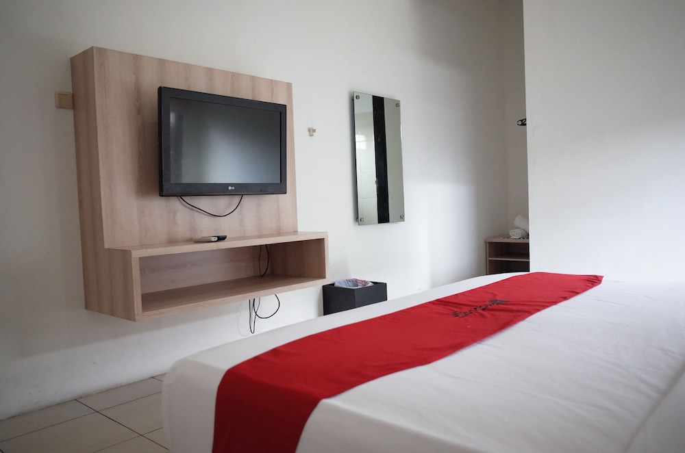 RedDoorz near Alun-alun Kota Sukabumi