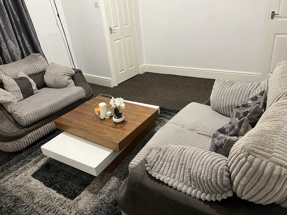 Guesthouse-2br-parking-wifi-toiletriesprovided view 4
