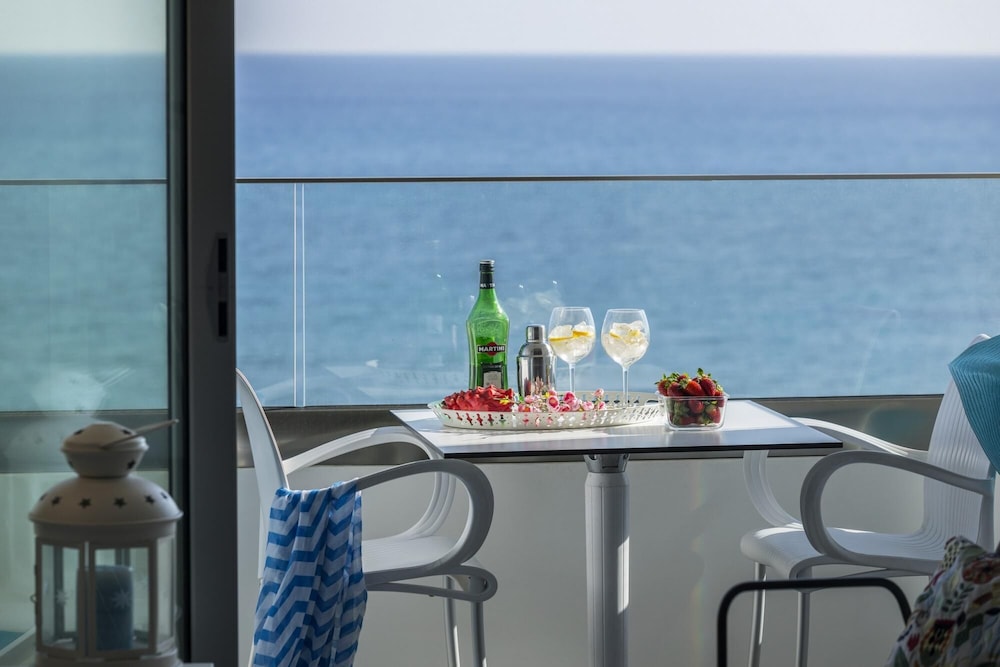 Mackenzie Zoe Seafront Suite view 5