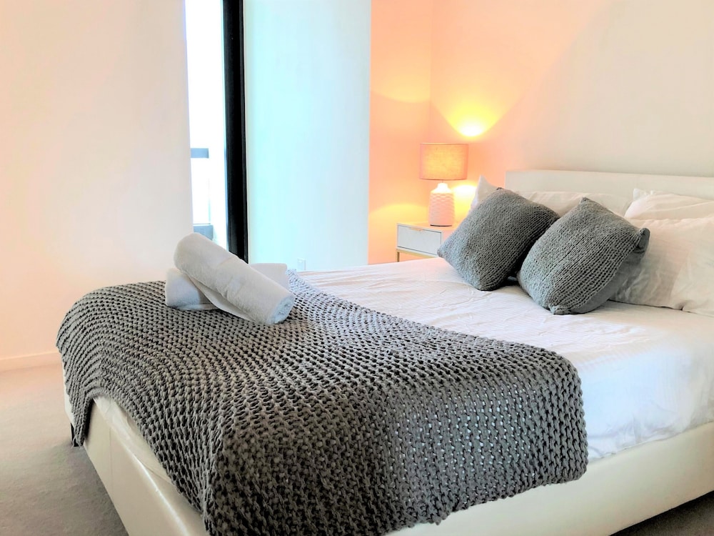 ReadySet Apartments on Southbank Boulevard
