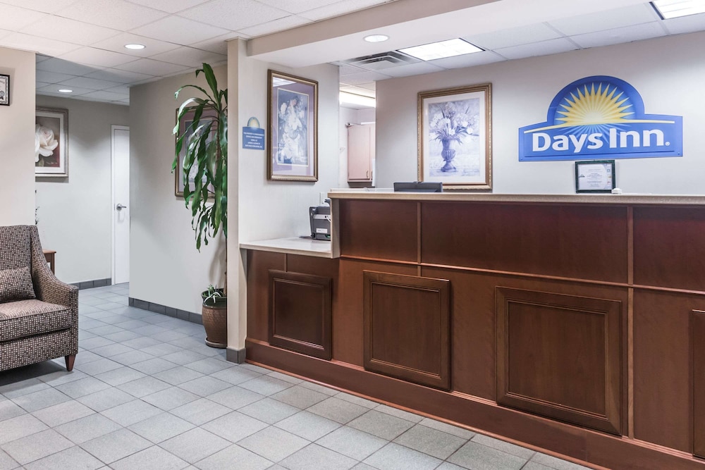 Days Inn by Wyndham Chiefland view 2
