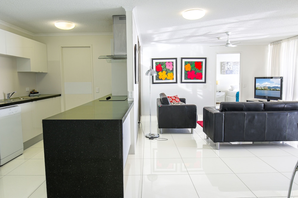 Cairns Aquarius
