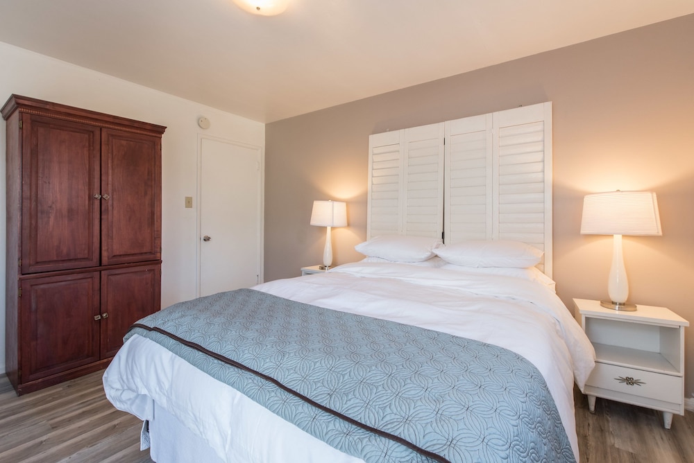 Ventura Vacations - Ventura Beach Cottage - Property Image 17