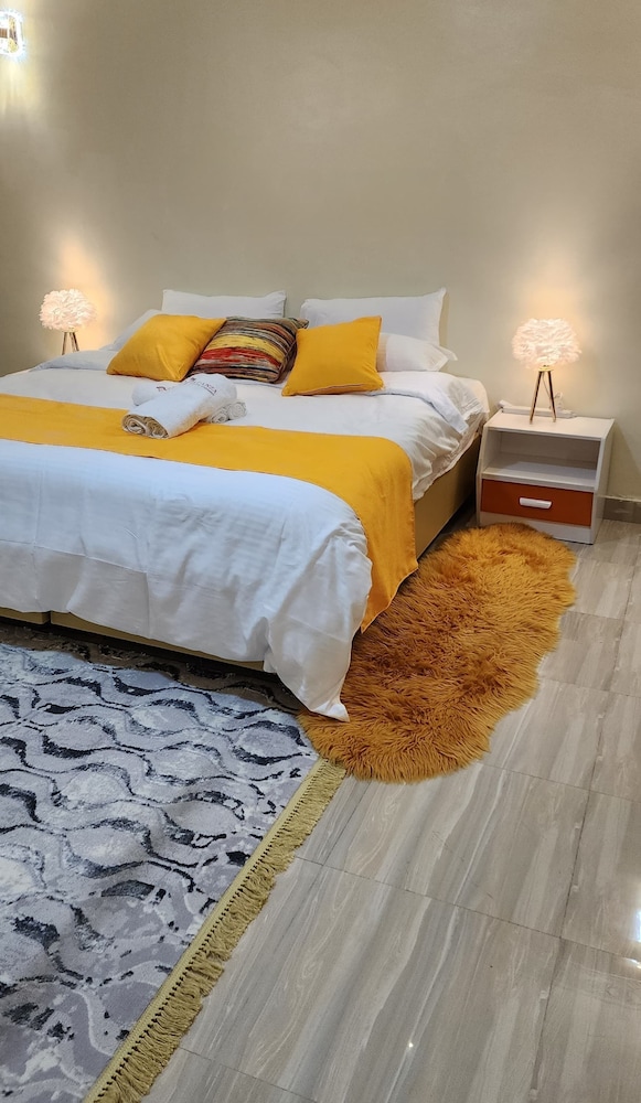 Lux Suites Vacanza Homes Nakuru