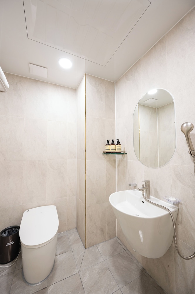 VAVANT TOURIST HOTEL