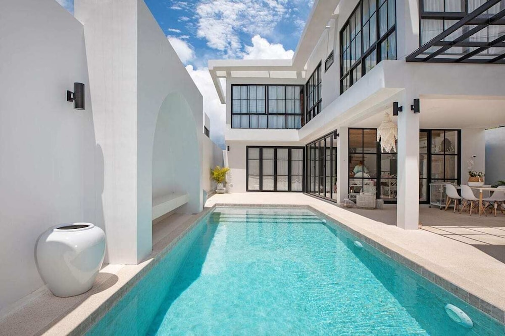 Mediterranean-Asian 3BR Villa Cristina