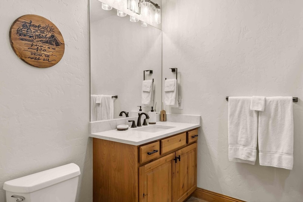 Mount Victoria Lodge #d 3 Bedroom Condo by RedAwning
