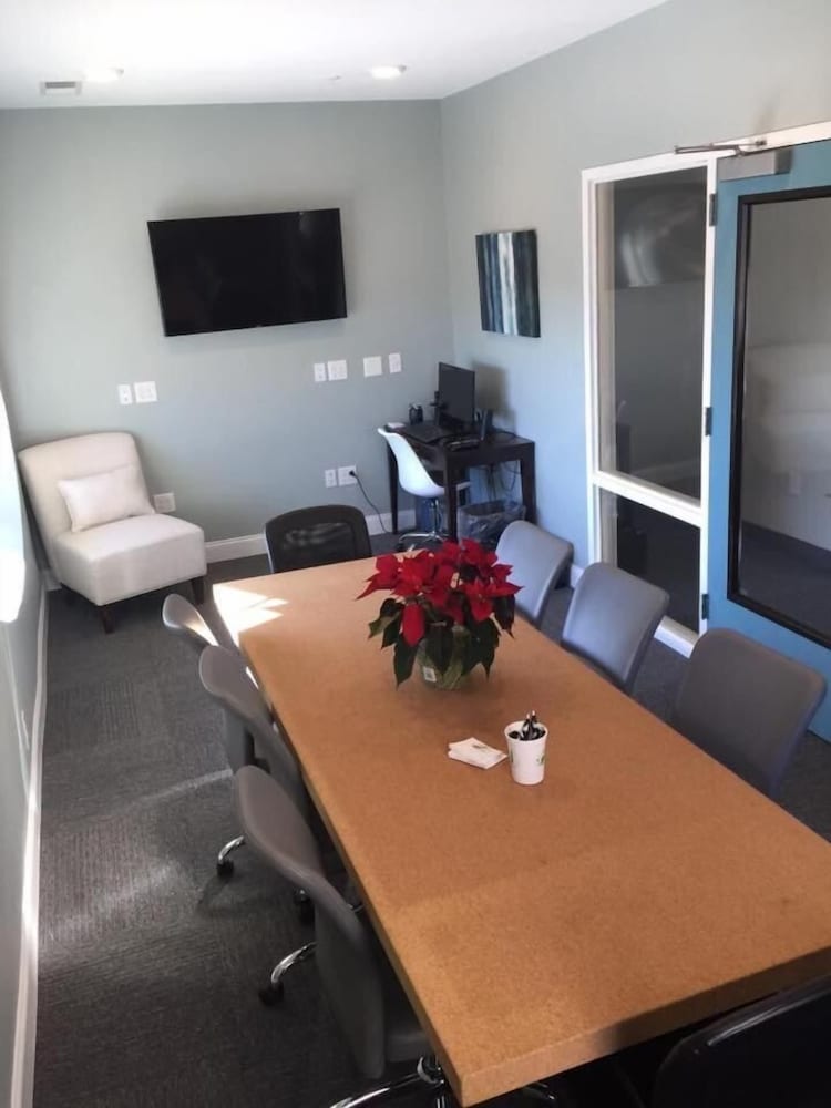 The Acorn Suites