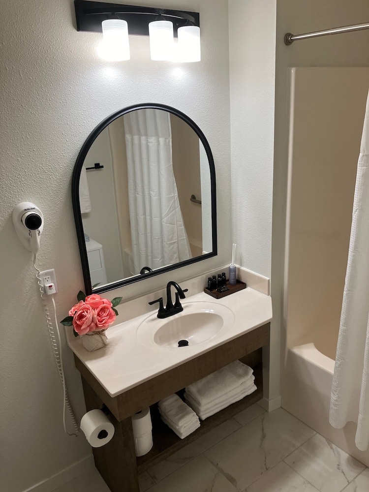 The Juniper Motel & Resort