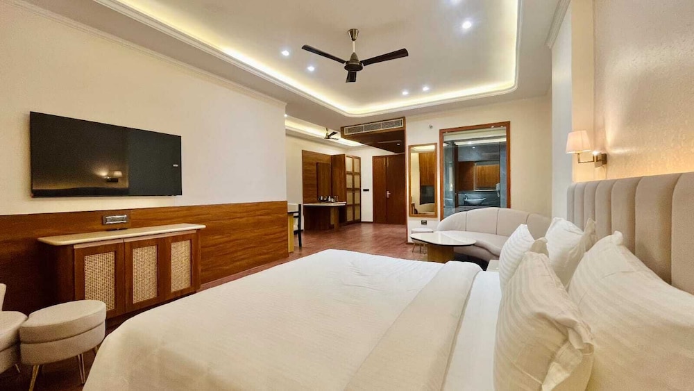 Le OVAL Hotel & Resorts