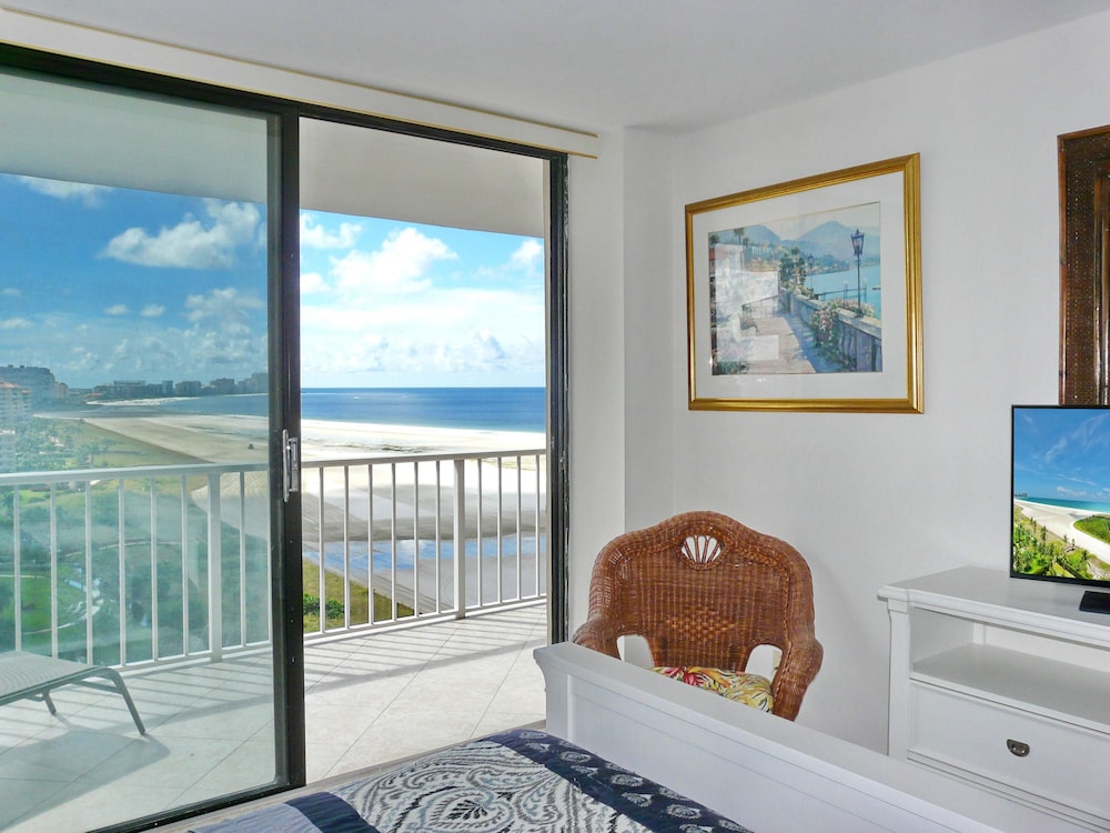 Sun-bright Beachfront Condo With Pool/tennis Courts view 5