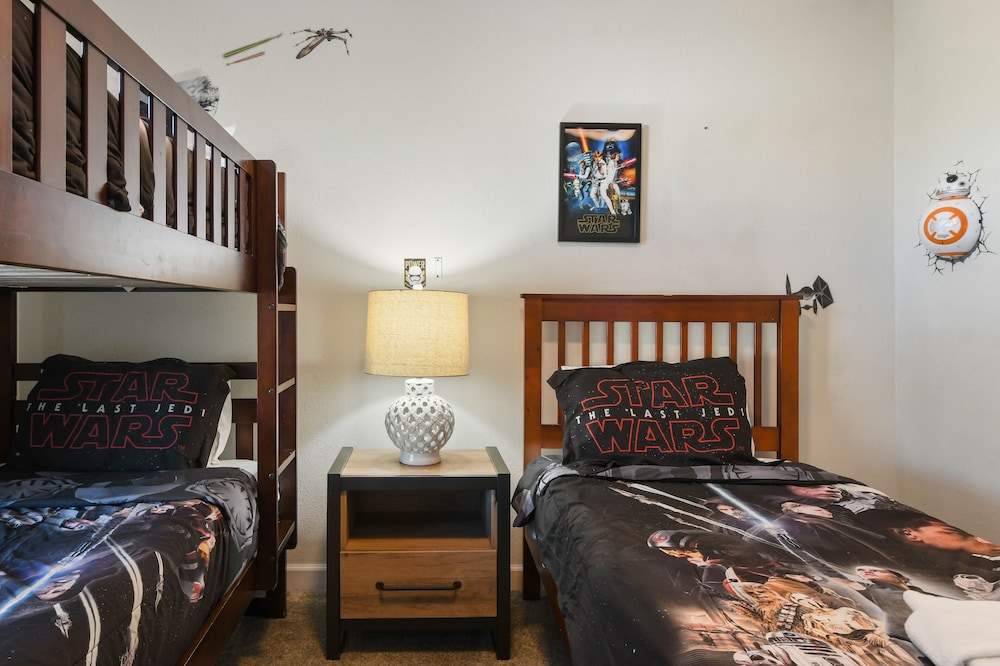 Green View Villa: 6 Beds, Pool & Resort Access