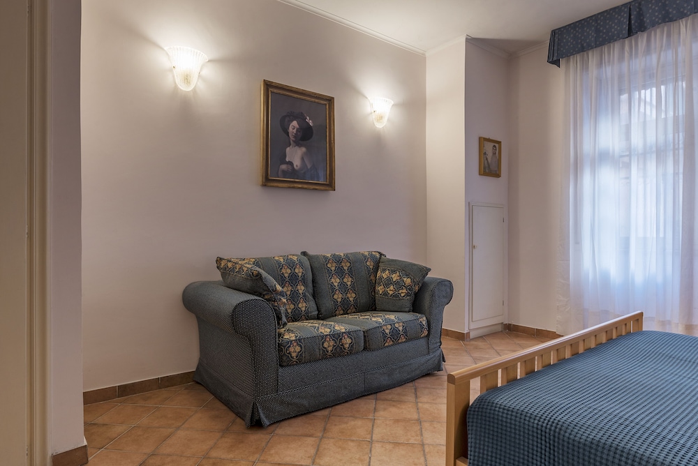 San Lorenzo Roomy Apartment