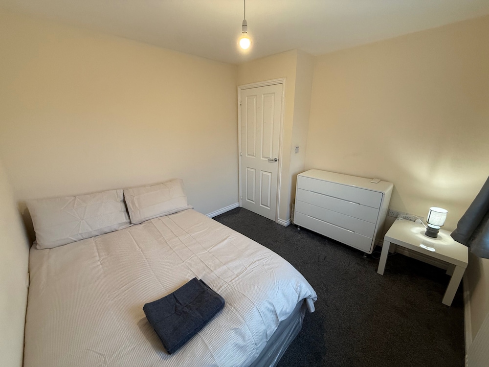 Charming Aylesbury Retreat With 4 Bedrooms