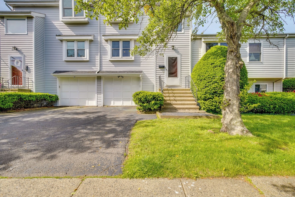 2 Blocks to Beach: Walkable Woodmont Village Home