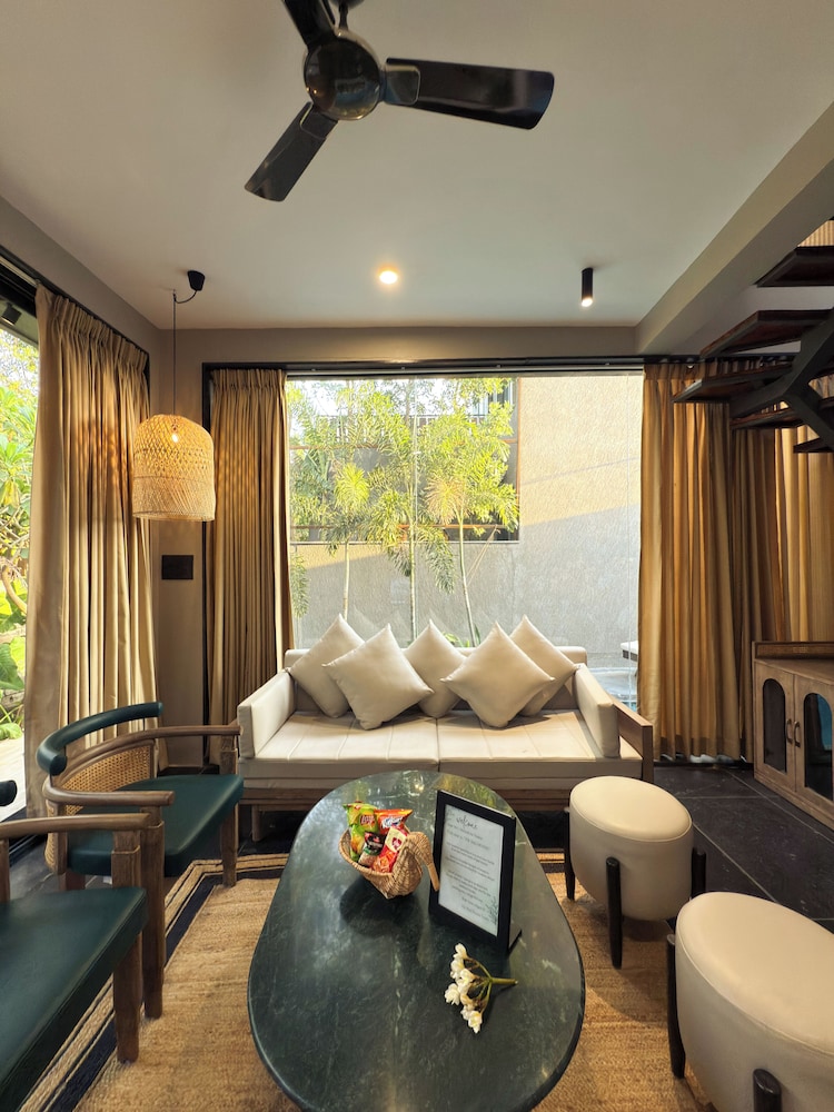 THE BALI HOUSE