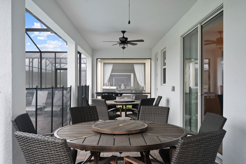 Home 9 Bed Themed Rooms Pool Storey Lake