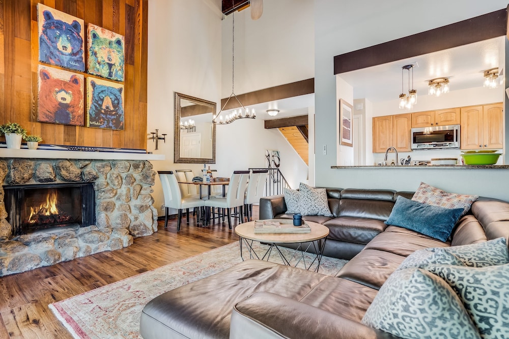 Pinegrove by Avantstay Beautiful Villas Condo Just Outside Tahoe City! - Property Image 10