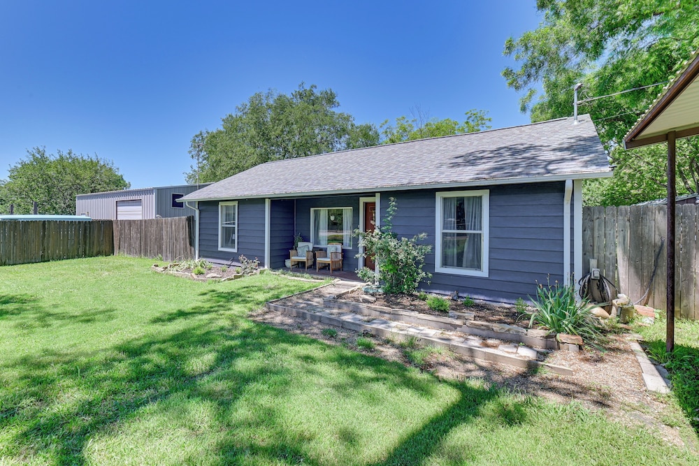 Pet-friendly Home w/ 1-acre Yard in Aubrey