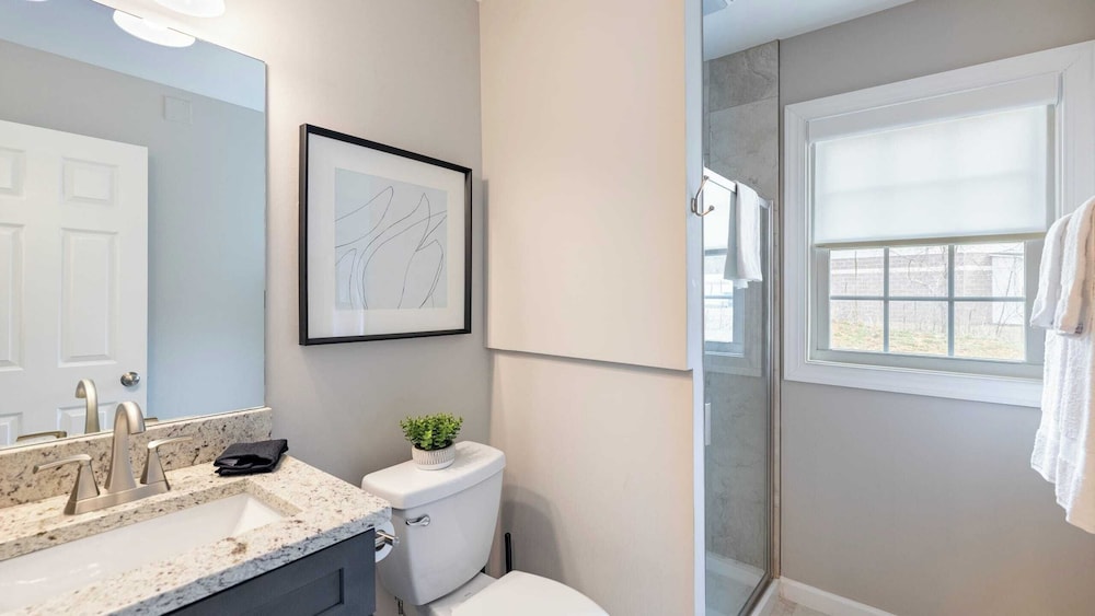 10 Townhomes, Sleeps 89 6 Mins to DT Asheville Sycamore Cove by Avantstay