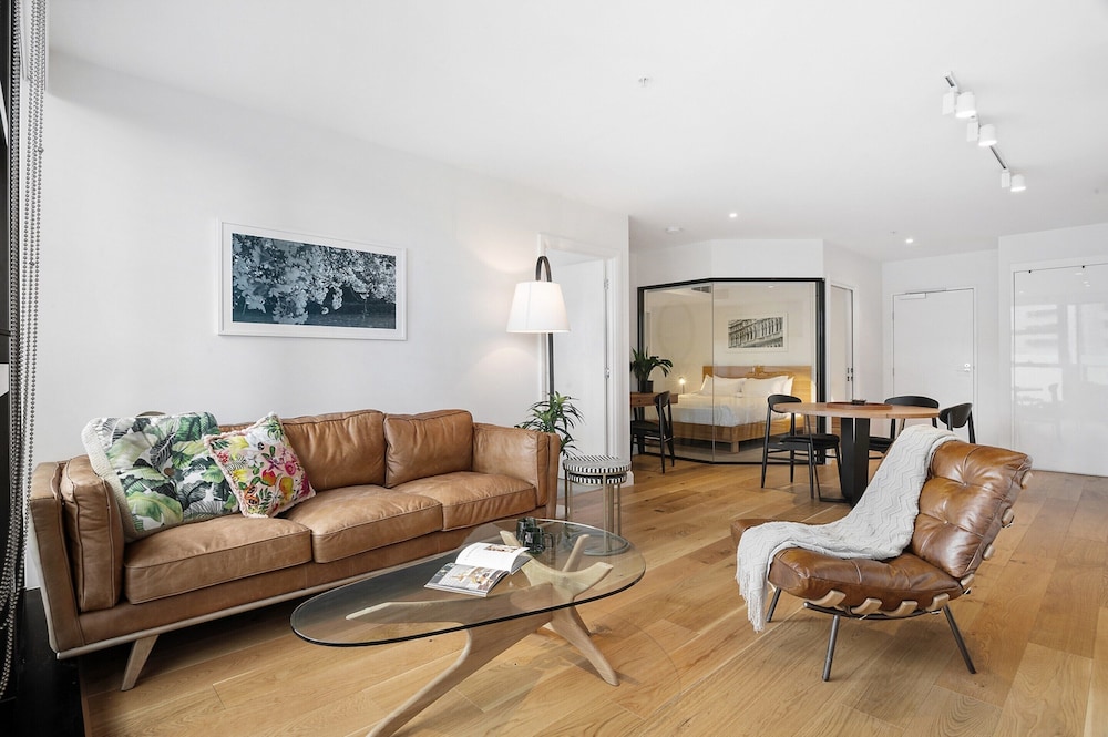Sleek Inner-city Flat in the Heart of Melbourne