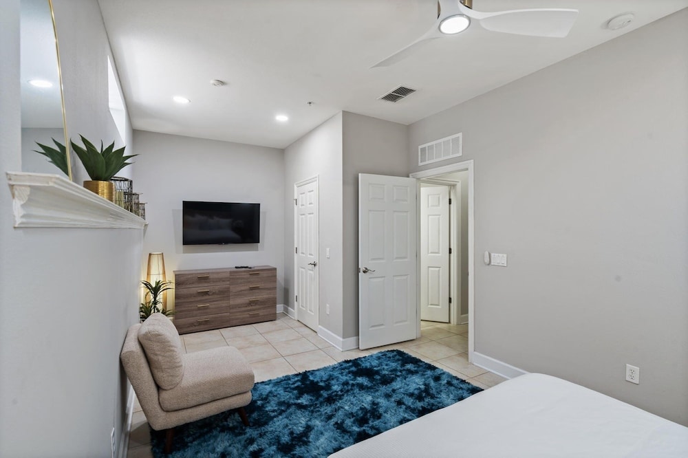 Enchanted Garden Resort 2 Miles from Disney 4 Bedroom Townhome 4 Townhouse