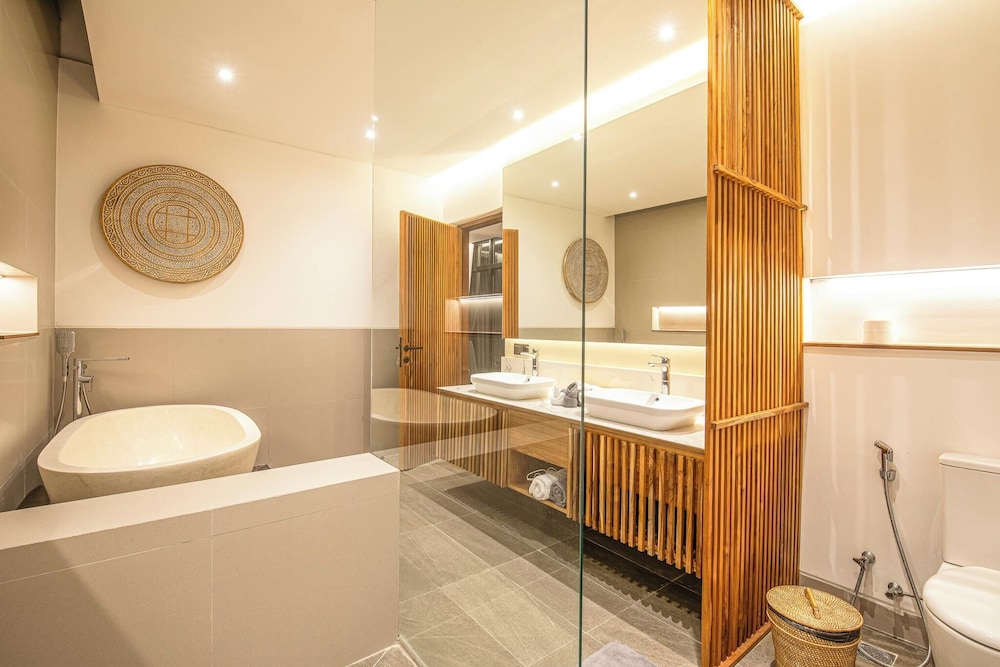Elegant 6BR Canggu Retreat Just 400m to the Ocean