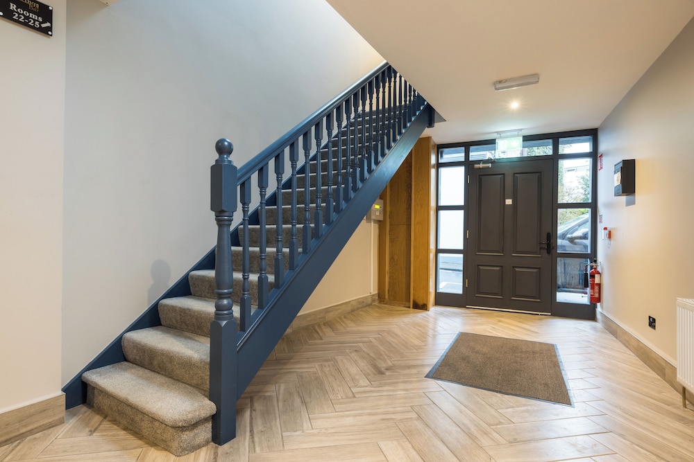 Ewings Bar & Self-Catering Accommodation