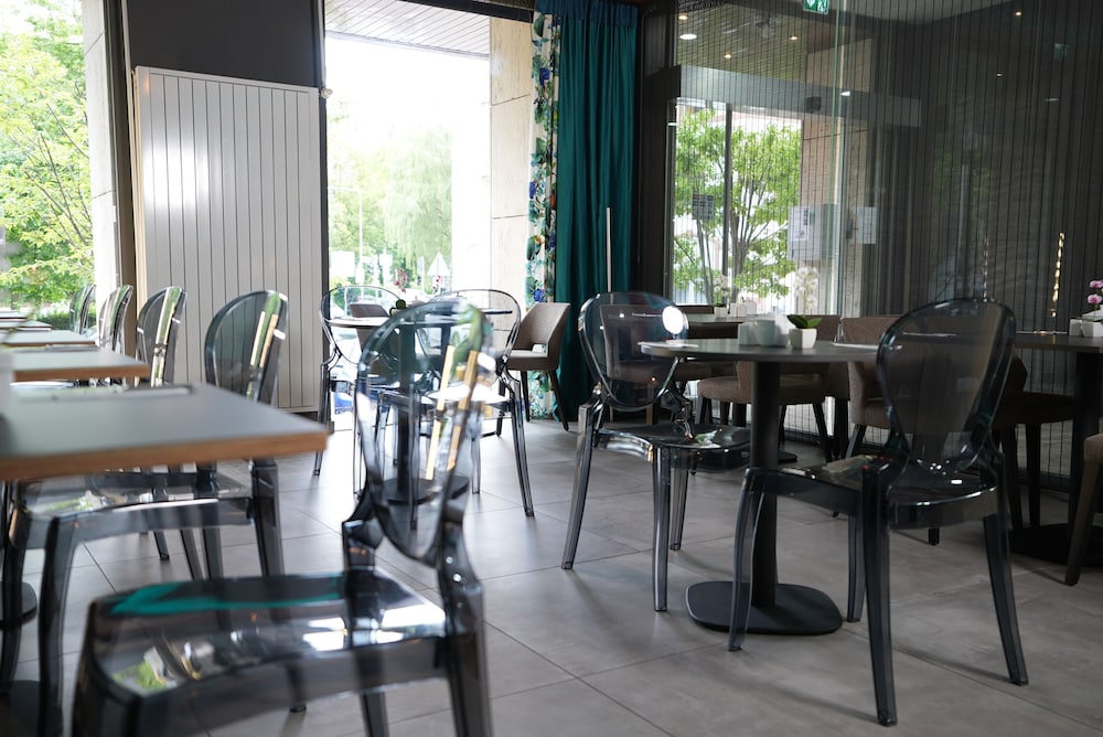 Frankfurt Vacations - Hotel Attache - Property Image 4