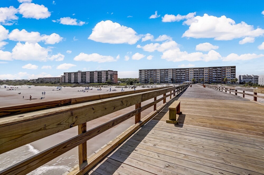 Fernandina Beach Vacations - Enchanting Ground Unit Condo Few Steps Away from the Ocean Side by RedAwning - Property Image 36