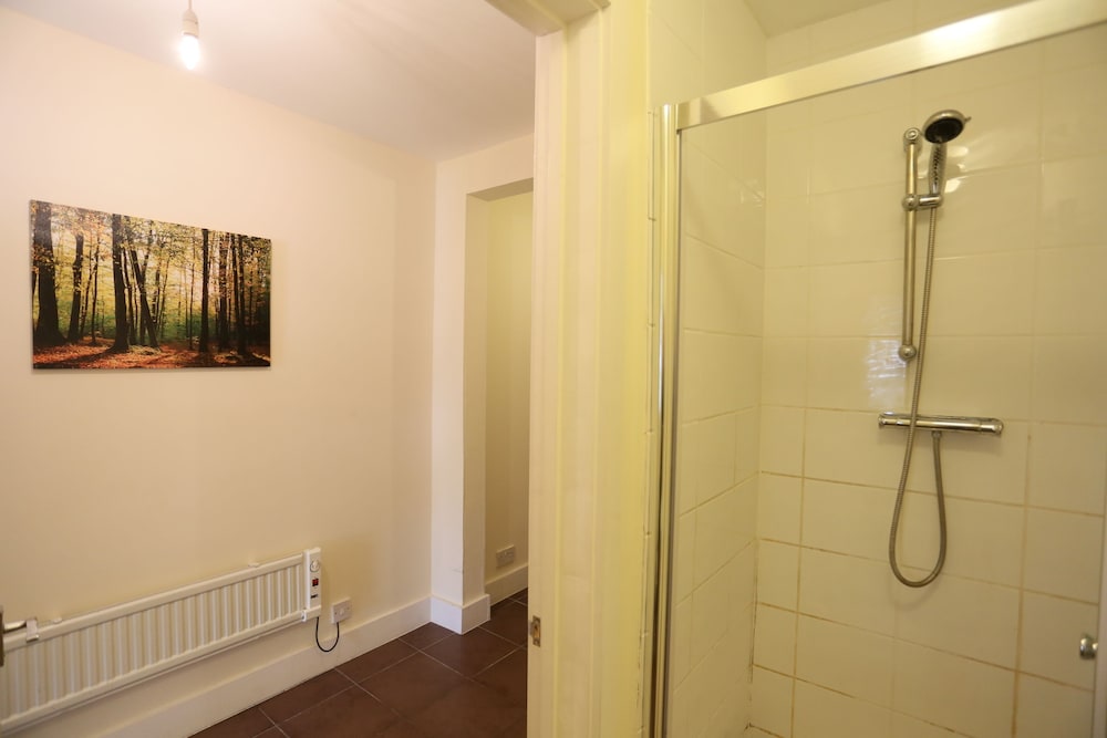 West Drayton Vacations - Sitara House - Property Image 5