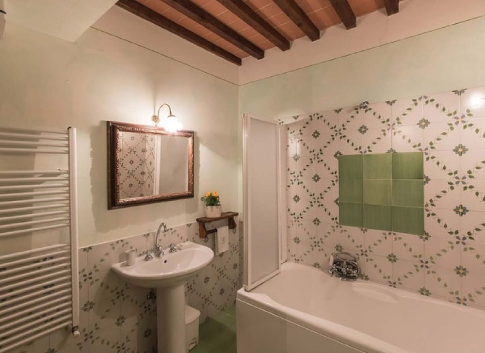 Apartment in Tuscany With Pool & Garden