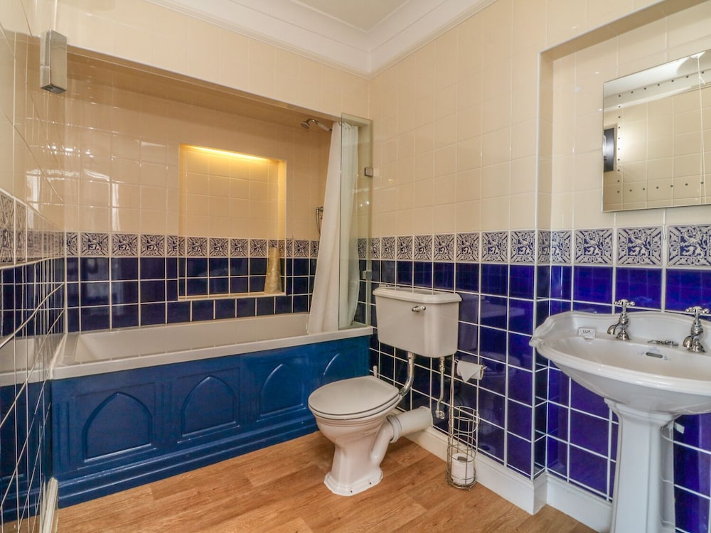 Lynton Vacations - Bayview Tower - Property Image 4