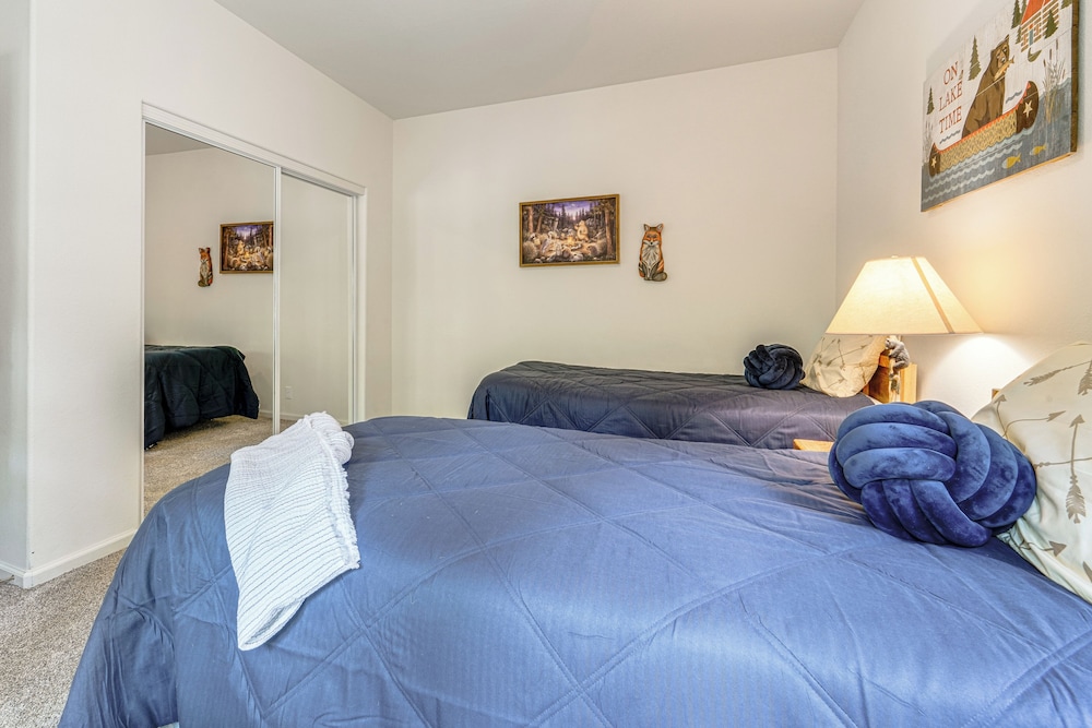 Golf & Mountain Views - Retreat in Clio