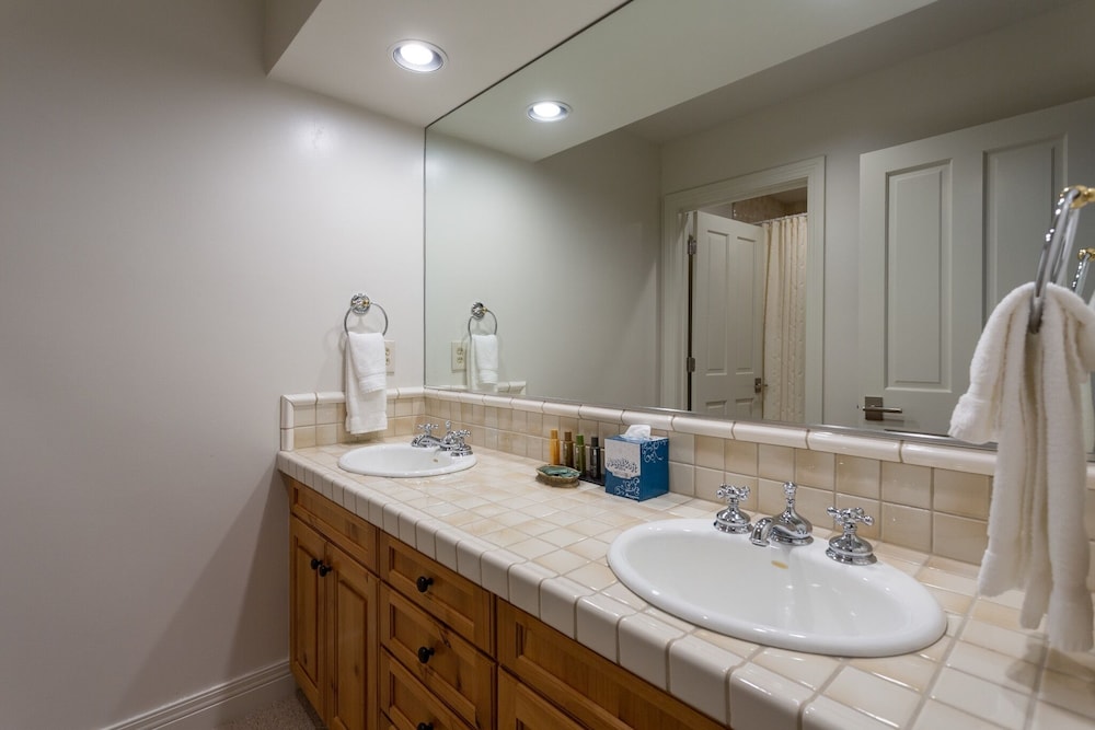 Trail's End Lodge at Deer Valley Resort - Three Bedroom Residence with Spa #506 3 Condo
