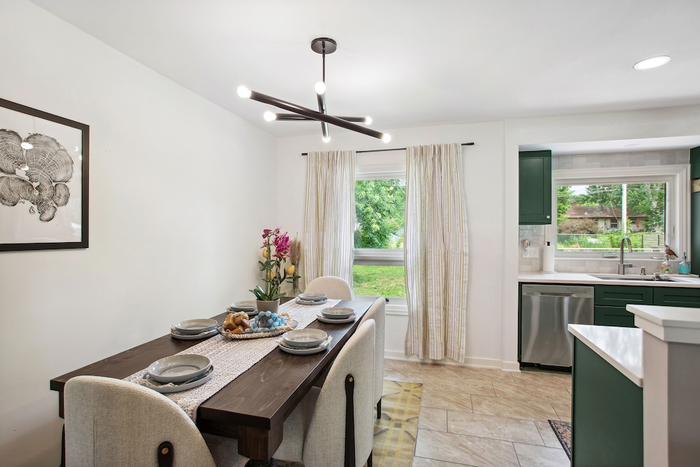 Charming & Bright Crystal Home Rental: Fire Table!, photo 19