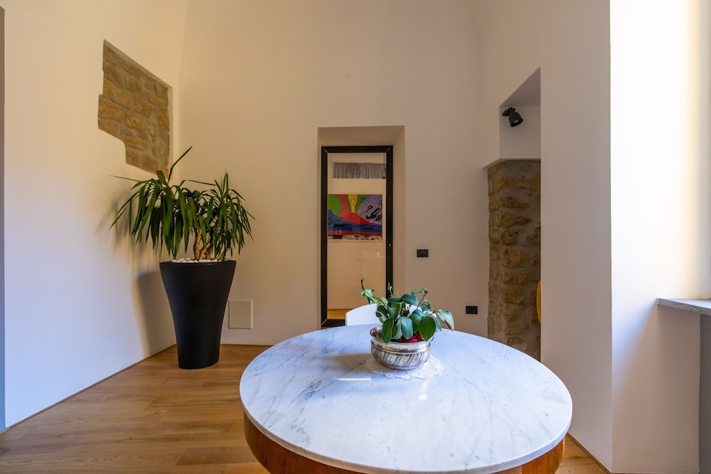 Amana in Naples With 1 Bedrooms and 1 Bathrooms