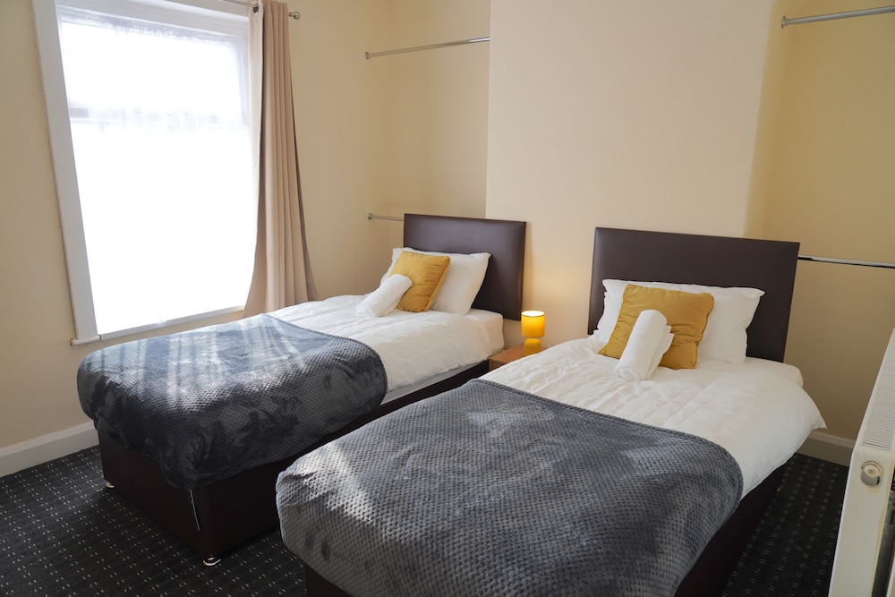 Peaceful Cosy 2 bed House in Manchester