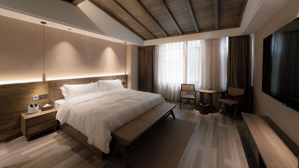 Shishe Spring Designer Homestay