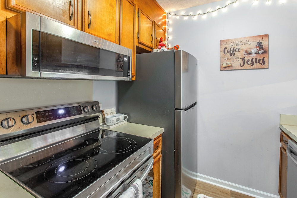 1/2 Mi to Shore: Condo w/ Balcony in Myrtle Beach!