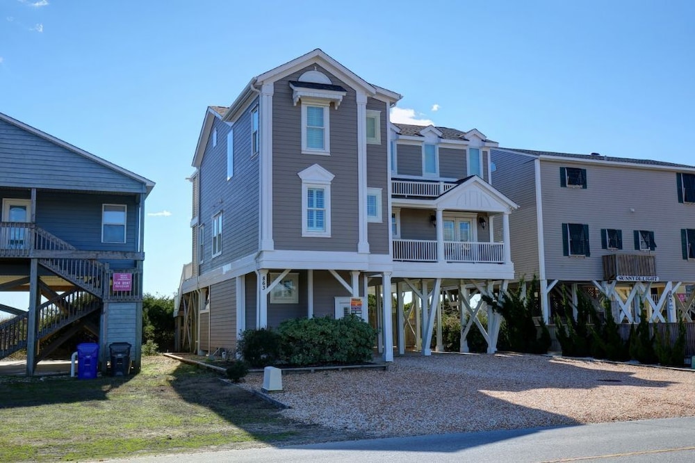 The Seventh Day 6 Bedroom Home by RedAwning