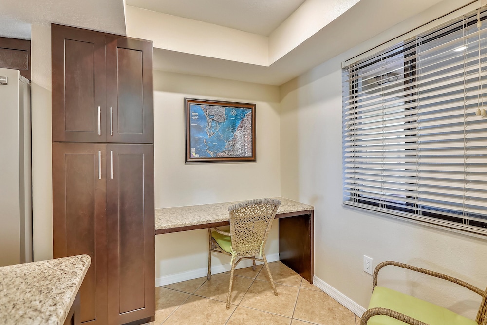 Land's End 6-203 Beach Front