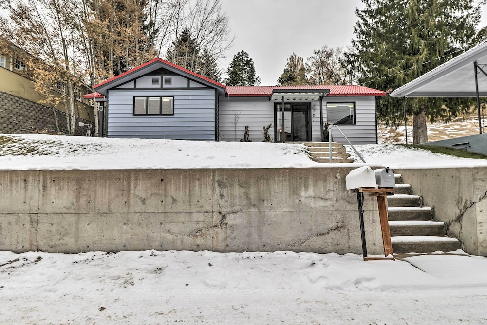Downtown Bigfork Home w/ Fire Pit, Walk to Harbor! view 5