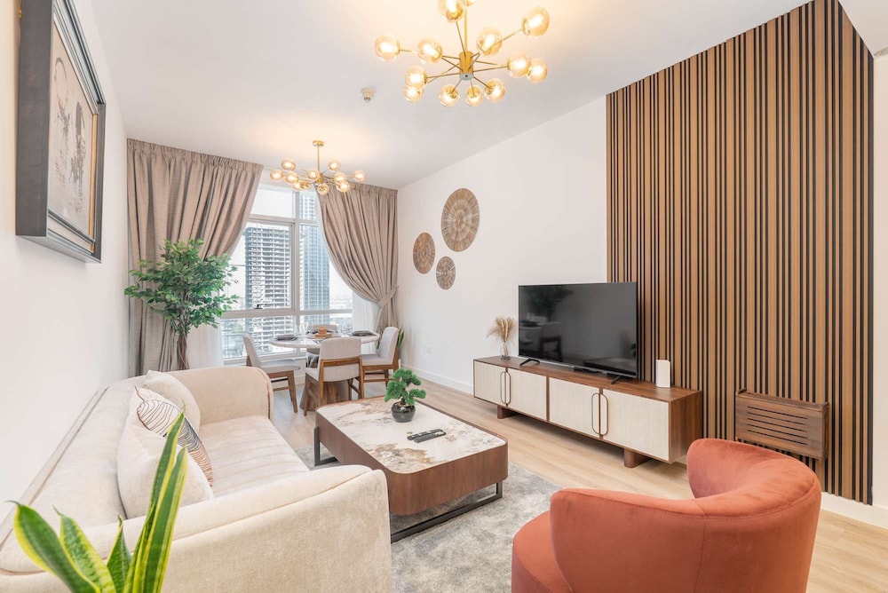Cozy 1BR Gem in Marina With City Views