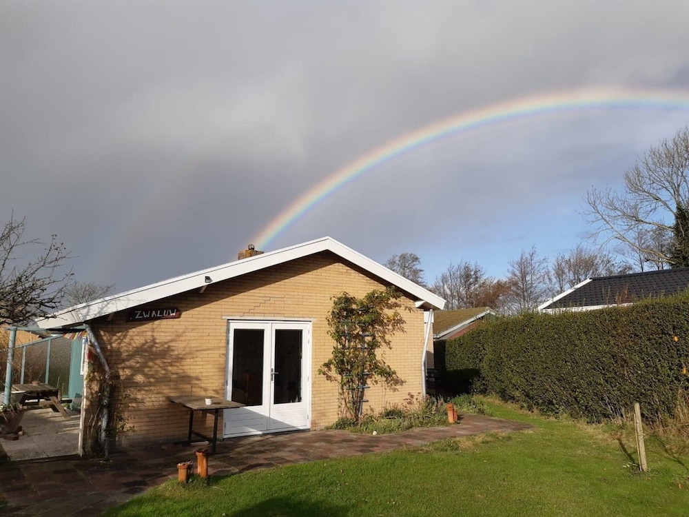 Nice Bungalow With a Sunny Garden