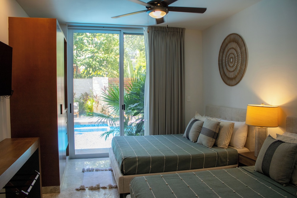 NHOA 111A 2BR Condo Pool access