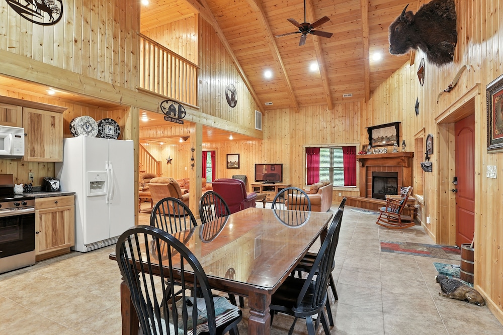 Secluded Mountain Retreat With Stunning Views 4 Bedroom Home