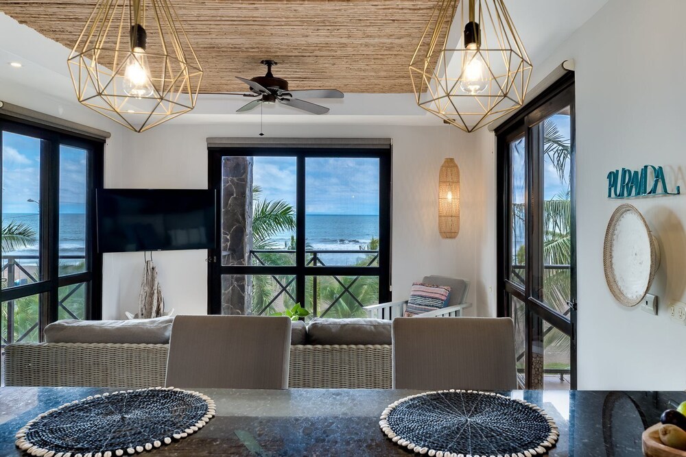 Oceanfront Penthouse / Upscale Roof Terrace view 5